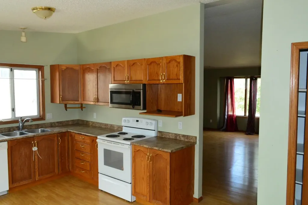 8213 105 Avenue Peace River AB T8S 1M8