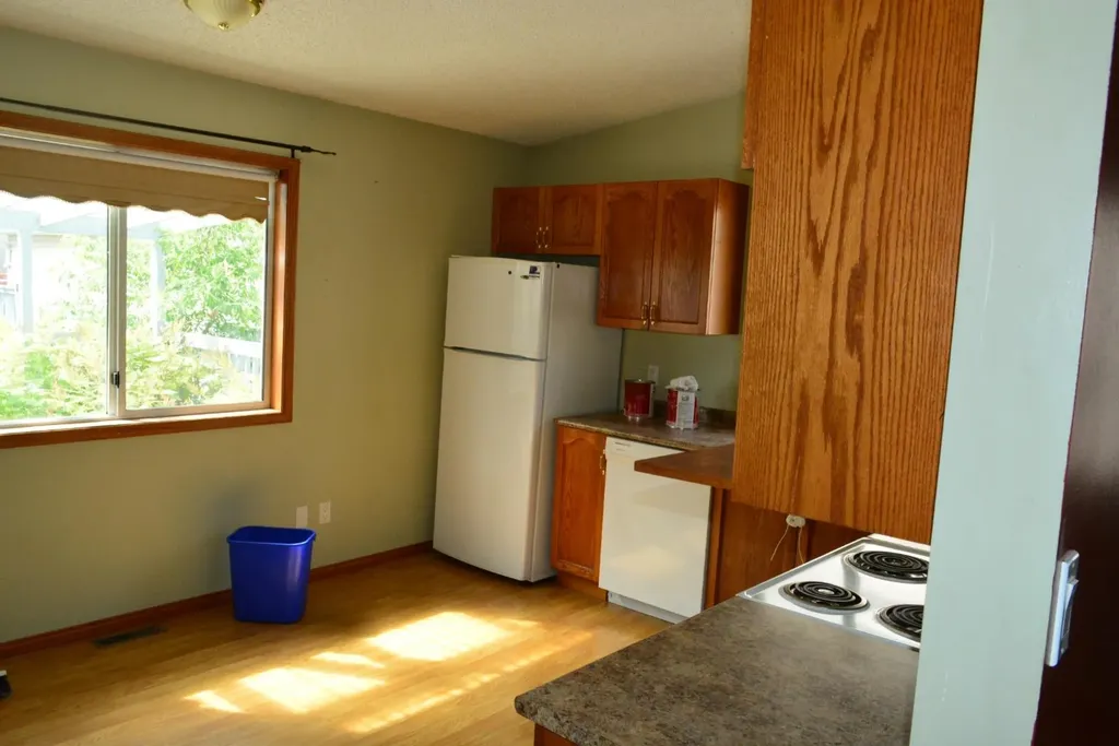 8213 105 Avenue Peace River AB T8S 1M8