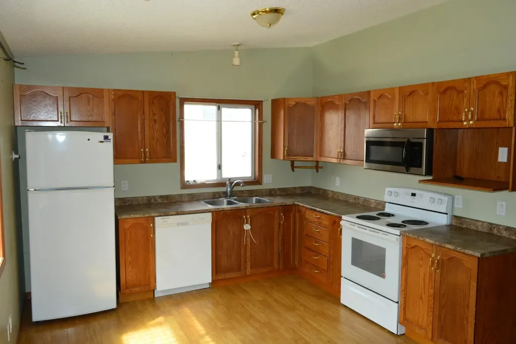 8213 105 Avenue Peace River AB T8S 1M8