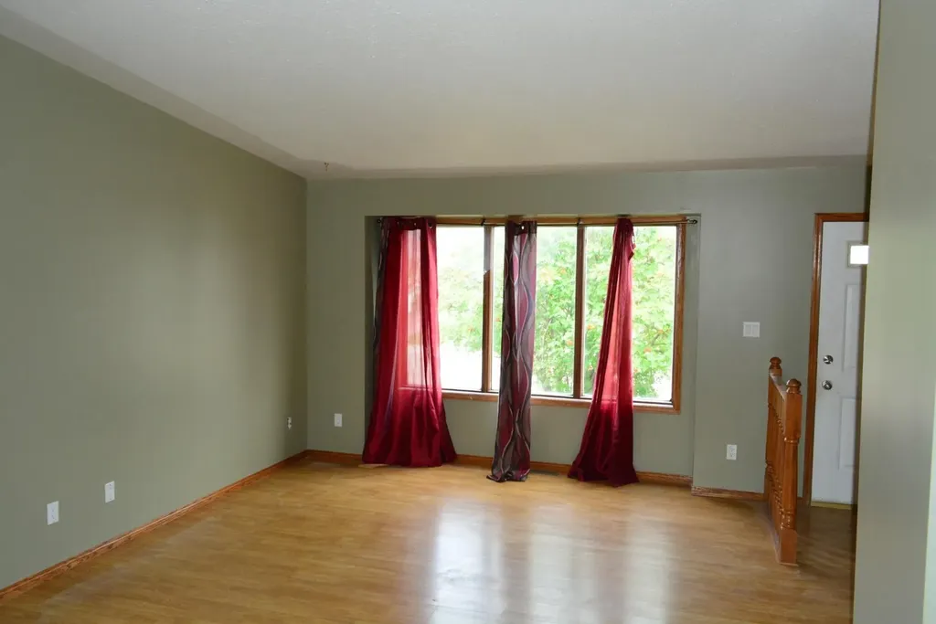 8213 105 Avenue Peace River AB T8S 1M8
