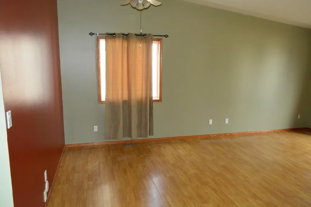 8213 105 Avenue Peace River AB T8S 1M8