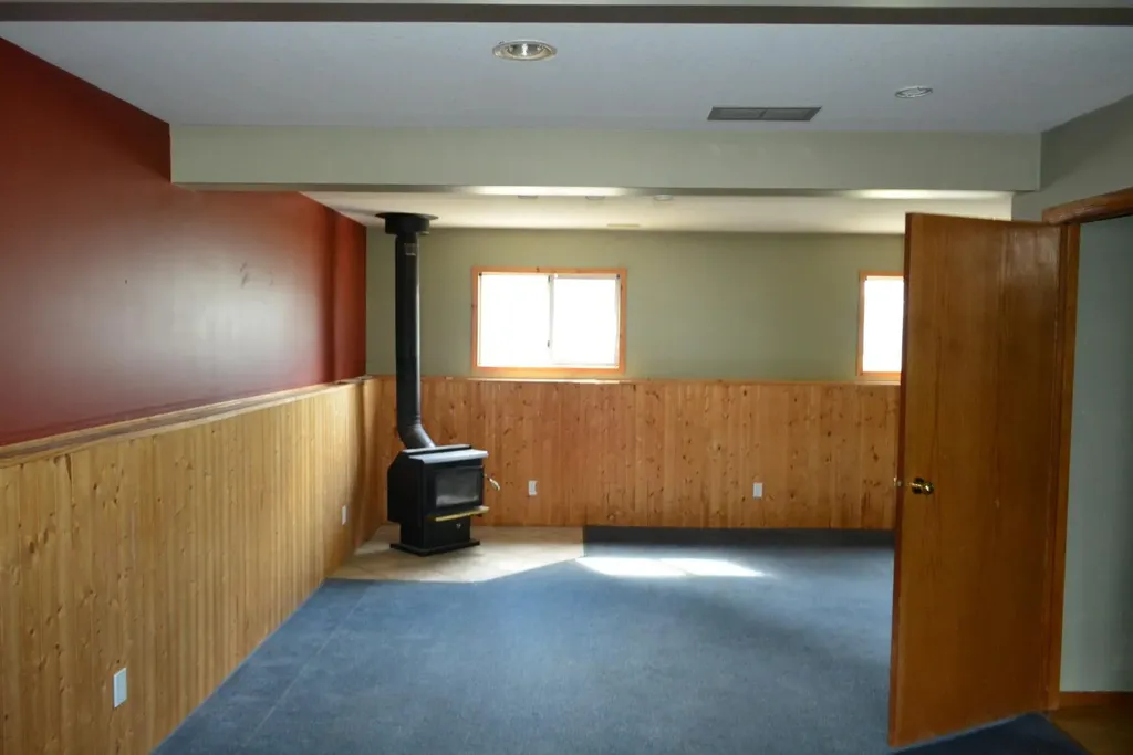 8213 105 Avenue Peace River AB T8S 1M8