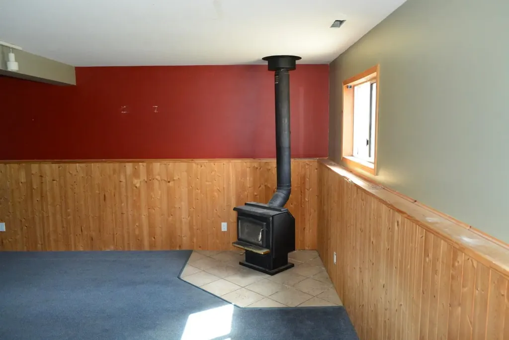 8213 105 Avenue Peace River AB T8S 1M8