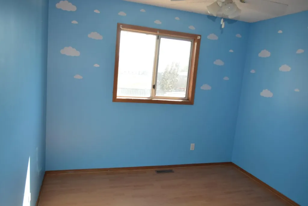 8213 105 Avenue Peace River AB T8S 1M8