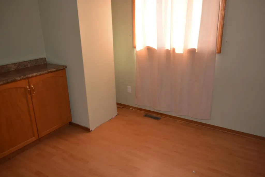 8213 105 Avenue Peace River AB T8S 1M8