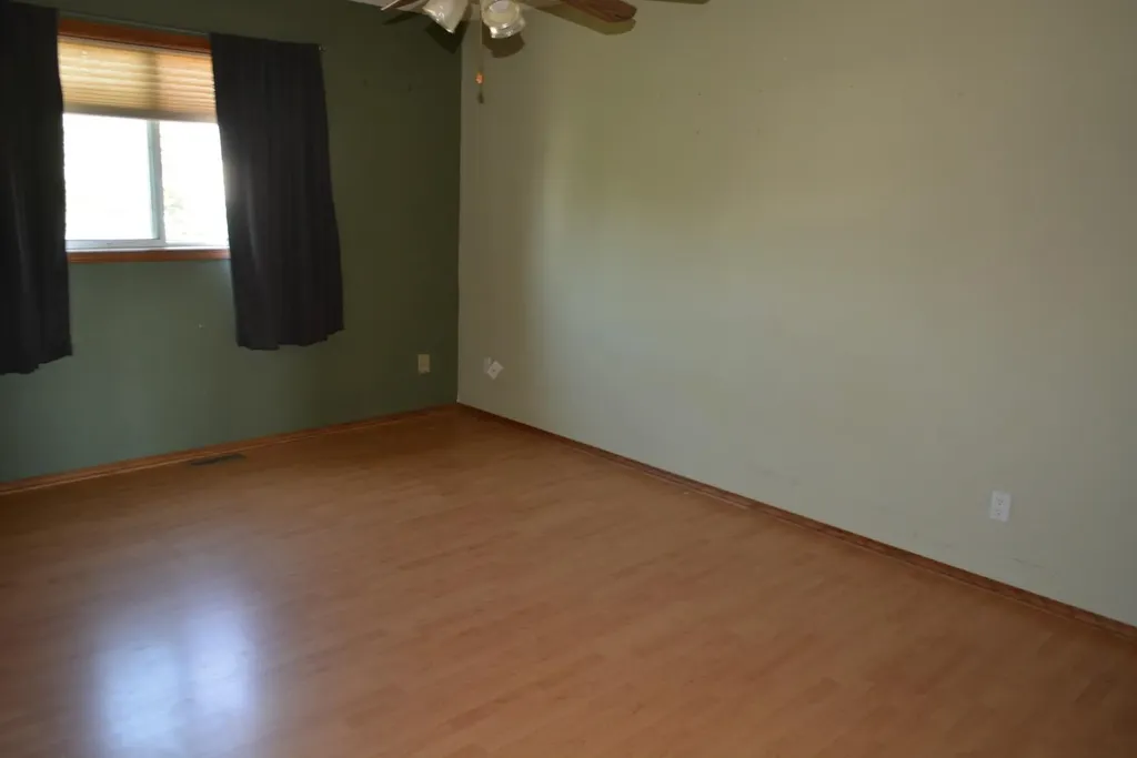 8213 105 Avenue Peace River AB T8S 1M8