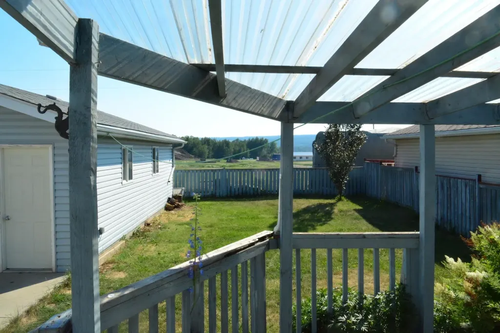 8213 105 Avenue Peace River AB T8S 1M8