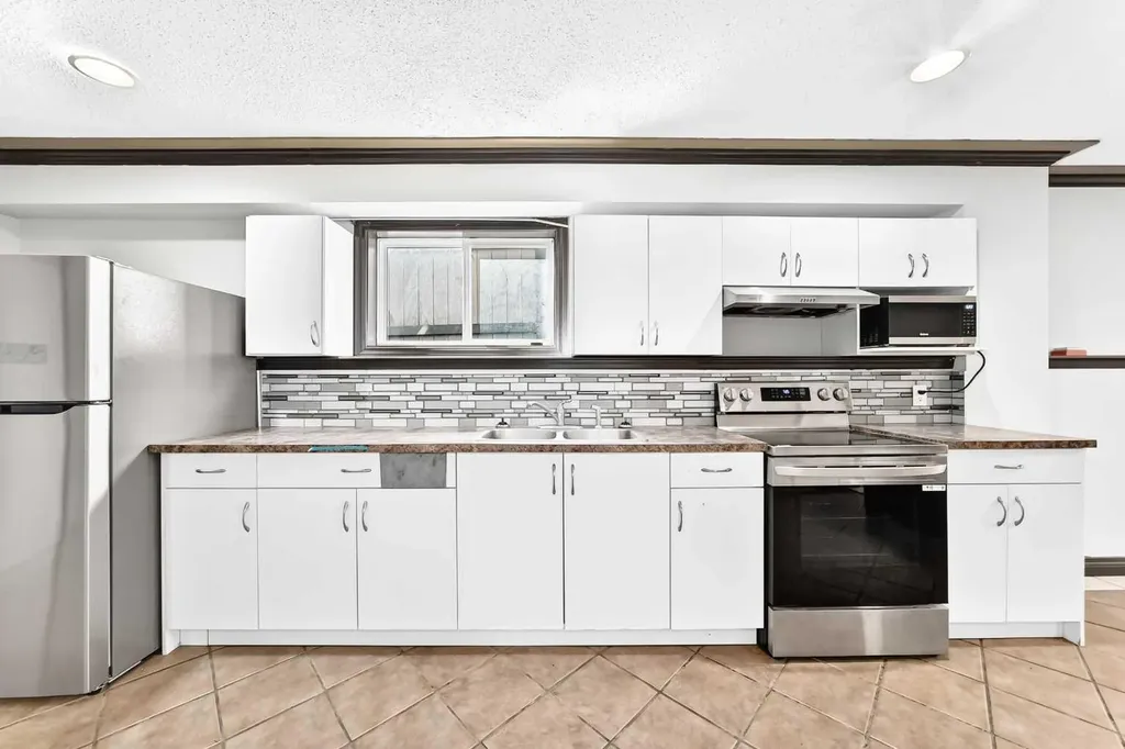 87 Tarington Road NE Calgary AB T3J 3X1