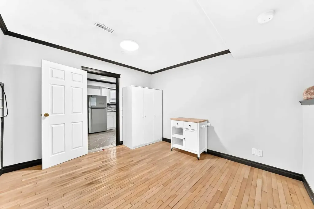 87 Tarington Road NE Calgary AB T3J 3X1