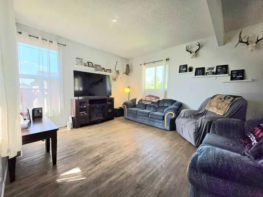 308 5 Street NW Slave Lake AB T0G 2A1