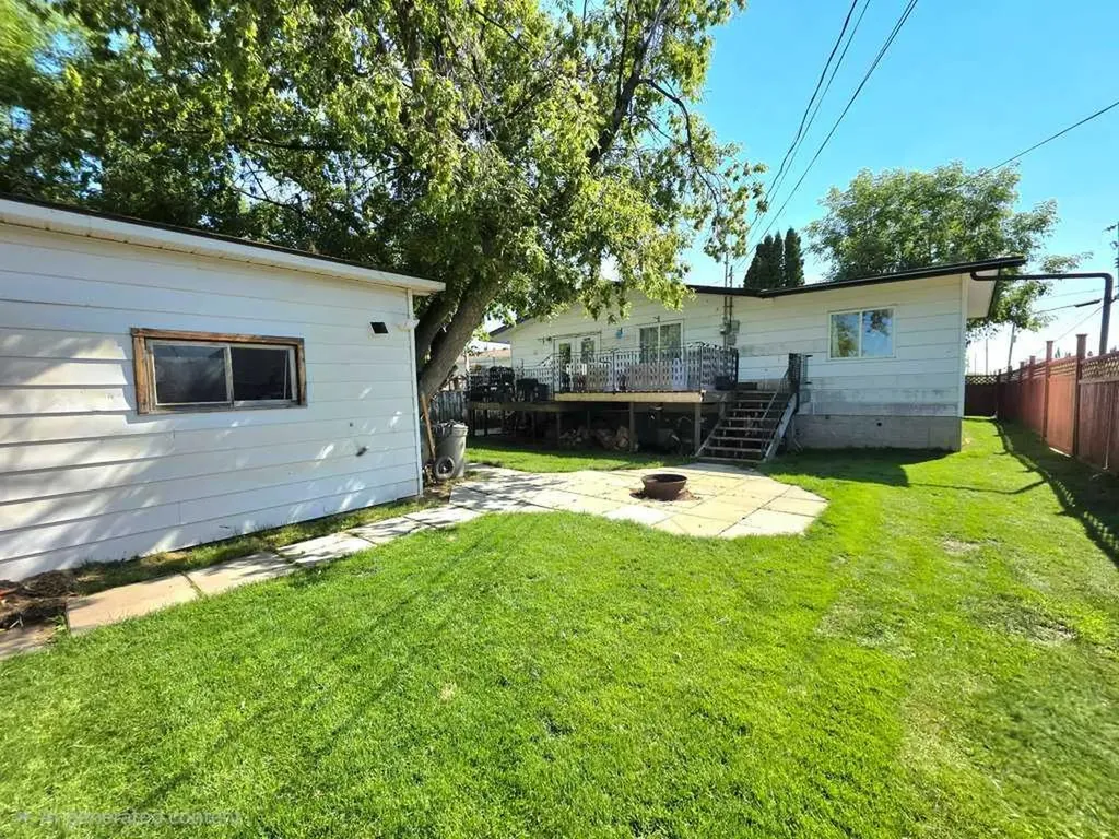 308 5 Street NW Slave Lake AB T0G 2A1