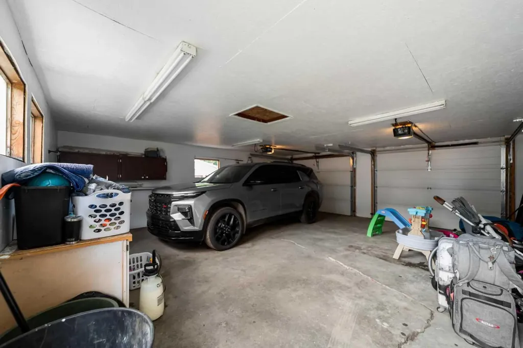 4206 59 Street Close Camrose AB T4V 2H1