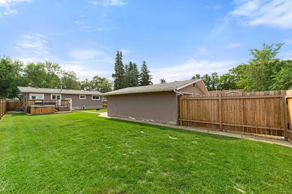4206 59 Street Close Camrose AB T4V 2H1