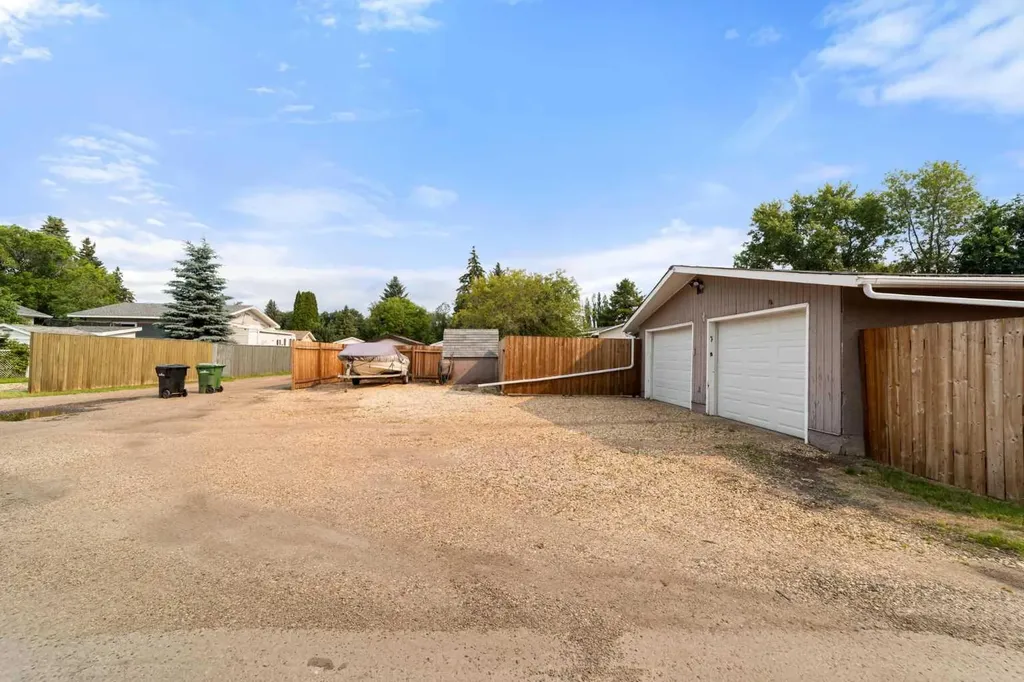 4206 59 Street Close Camrose AB T4V 2H1