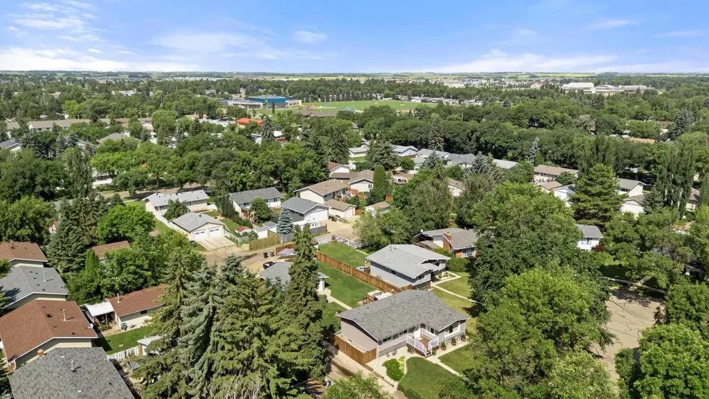 4206 59 Street Close Camrose AB T4V 2H1