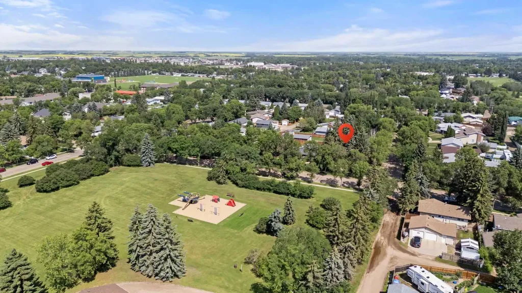 4206 59 Street Close Camrose AB T4V 2H1