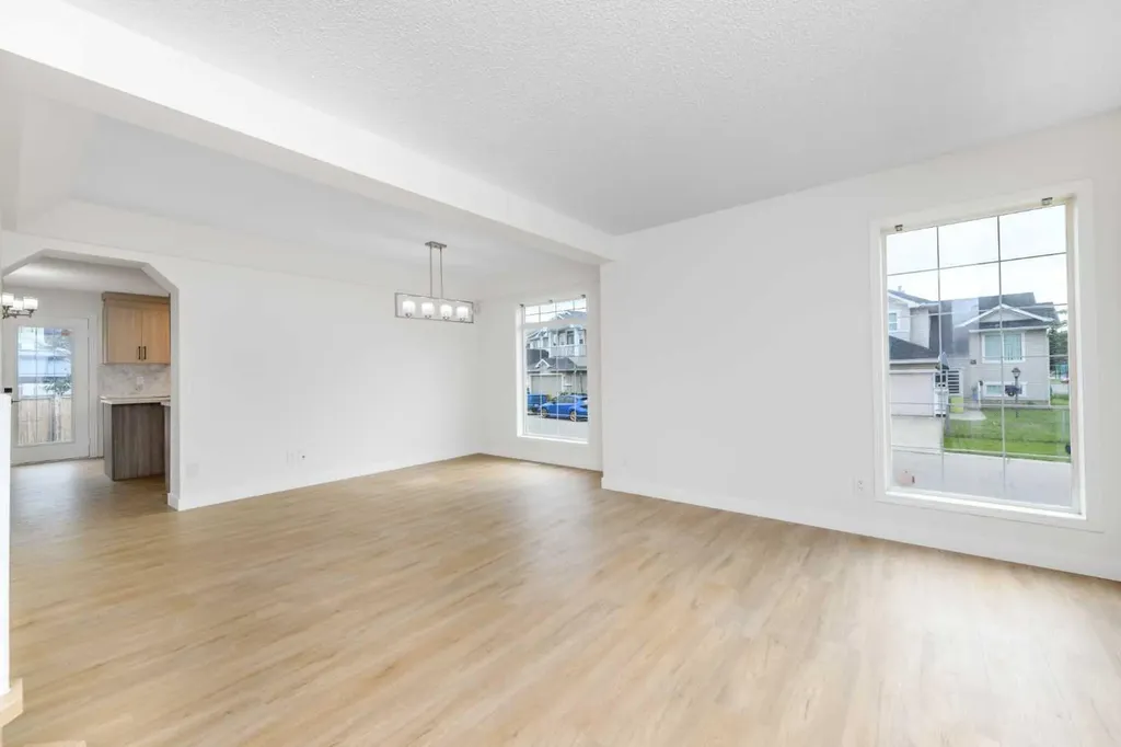 28 Coral Reef Link NE Calgary AB T3J3Y5