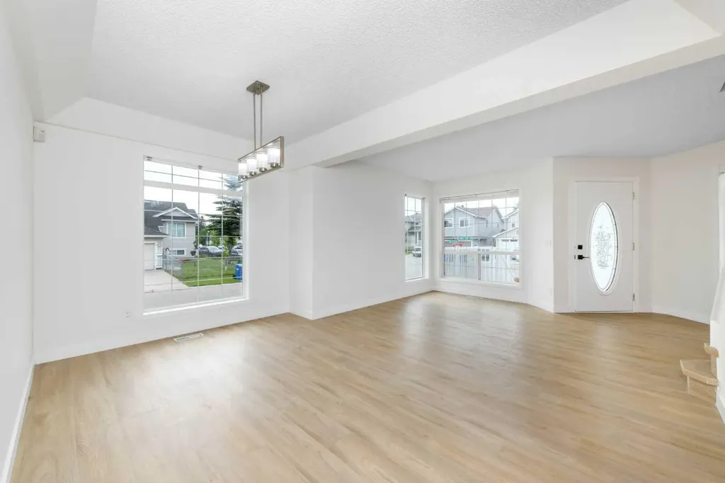 28 Coral Reef Link NE Calgary AB T3J3Y5