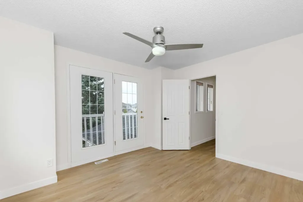 28 Coral Reef Link NE Calgary AB T3J3Y5