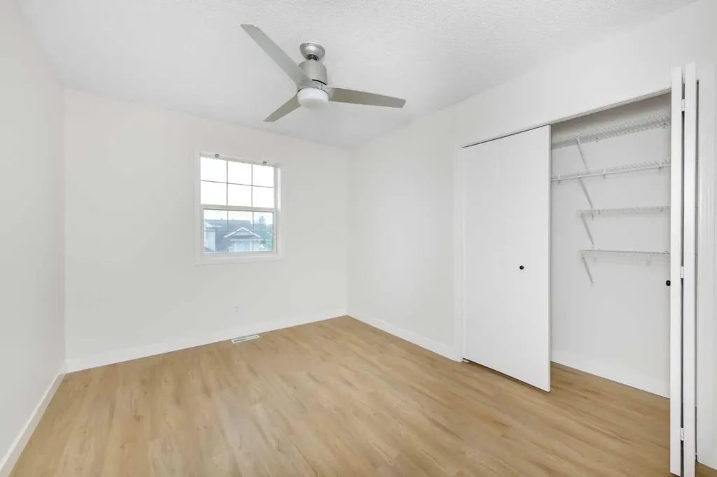 28 Coral Reef Link NE Calgary AB T3J3Y5