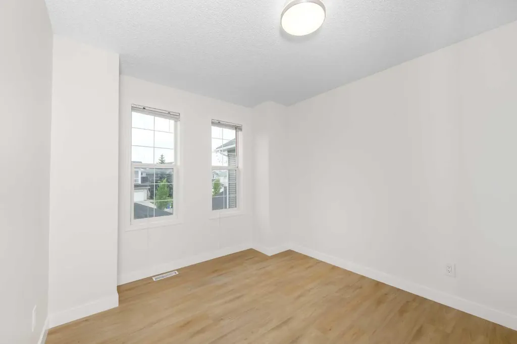 28 Coral Reef Link NE Calgary AB T3J3Y5