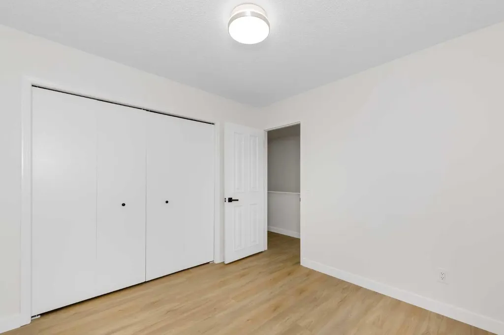 28 Coral Reef Link NE Calgary AB T3J3Y5
