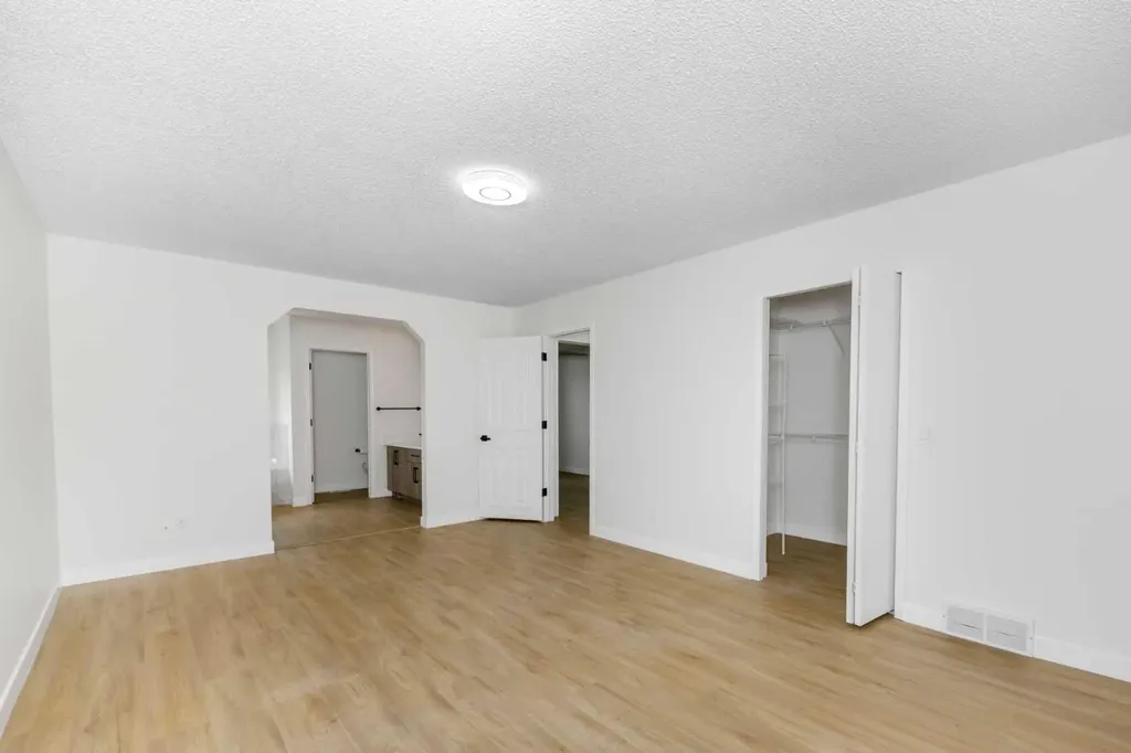28 Coral Reef Link NE Calgary AB T3J3Y5