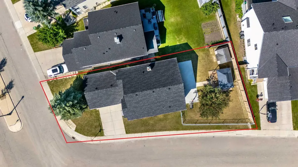 28 Coral Reef Link NE Calgary AB T3J3Y5