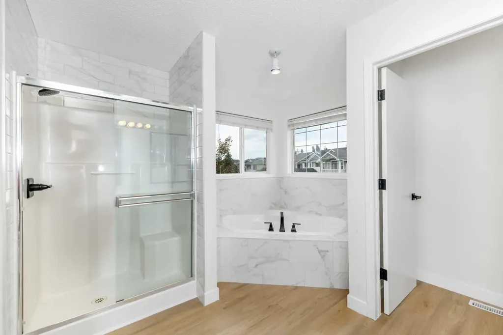 28 Coral Reef Link NE Calgary AB T3J3Y5