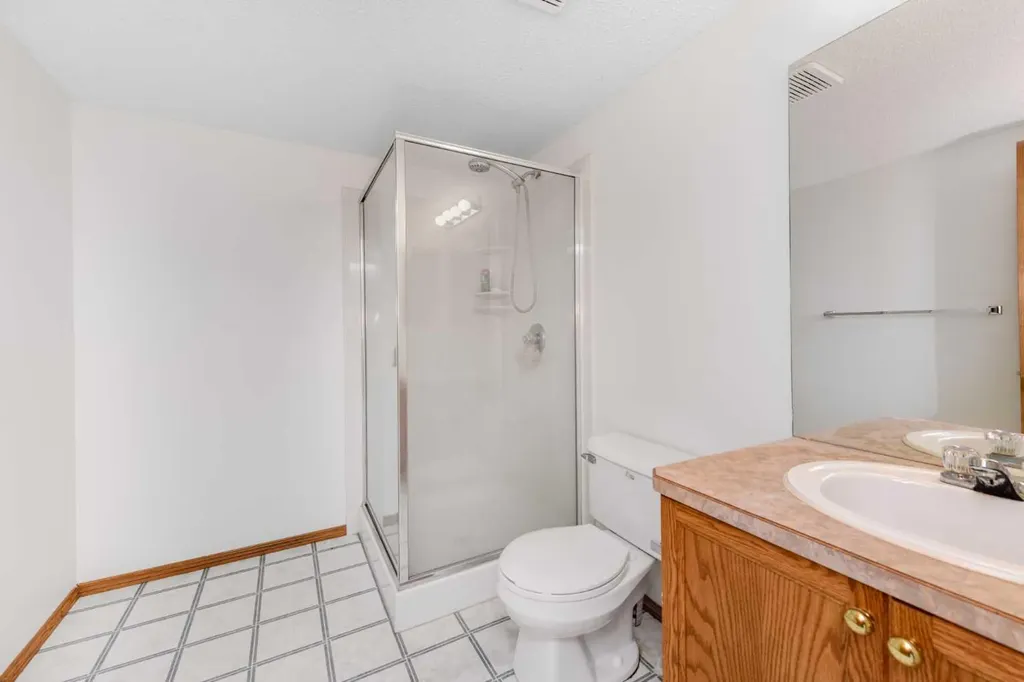 28 Coral Reef Link NE Calgary AB T3J3Y5