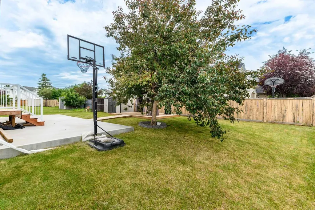 28 Coral Reef Link NE Calgary AB T3J3Y5