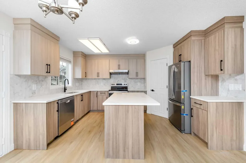 28 Coral Reef Link NE Calgary AB T3J3Y5
