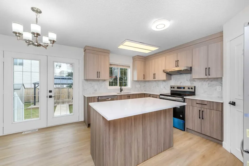 28 Coral Reef Link NE Calgary AB T3J3Y5