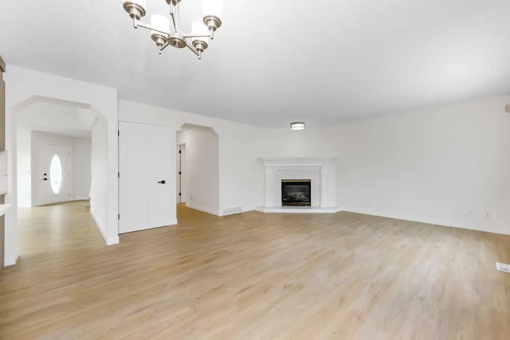28 Coral Reef Link NE Calgary AB T3J3Y5