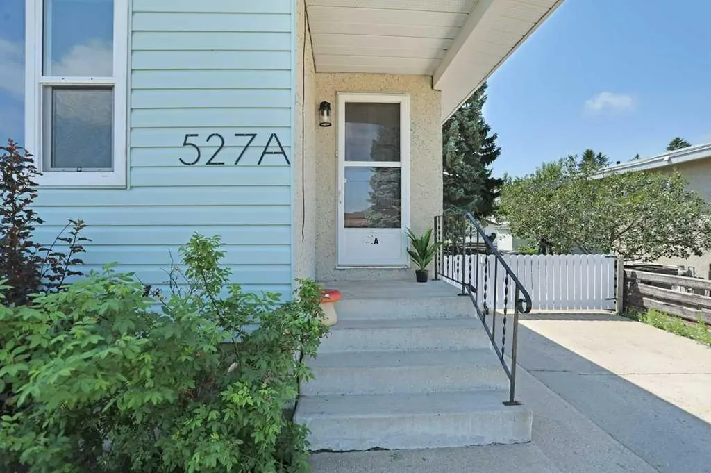 527-A 4 Avenue E Brooks AB T1R0G7
