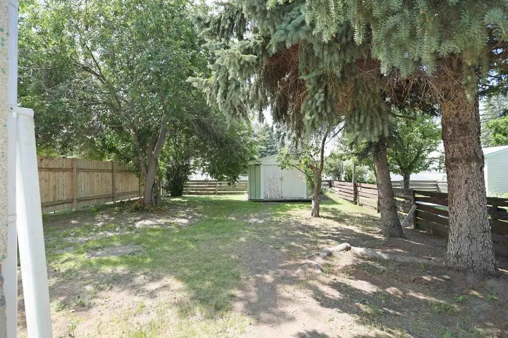 527-A 4 Avenue E Brooks AB T1R0G7