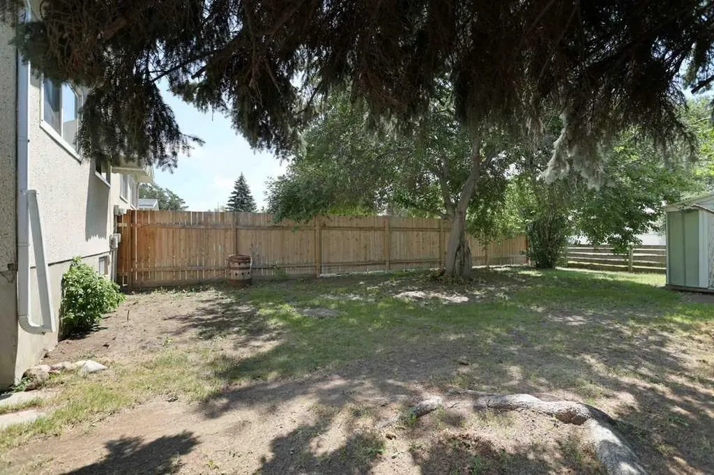 527-A 4 Avenue E Brooks AB T1R0G7