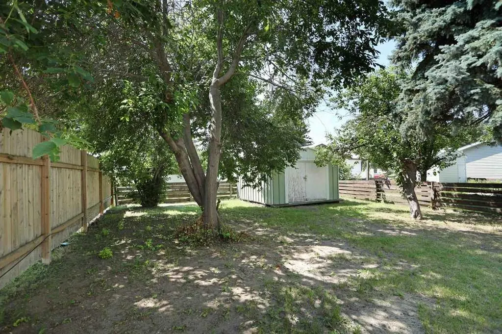 527-A 4 Avenue E Brooks AB T1R0G7