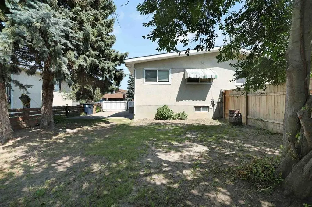 527-A 4 Avenue E Brooks AB T1R0G7