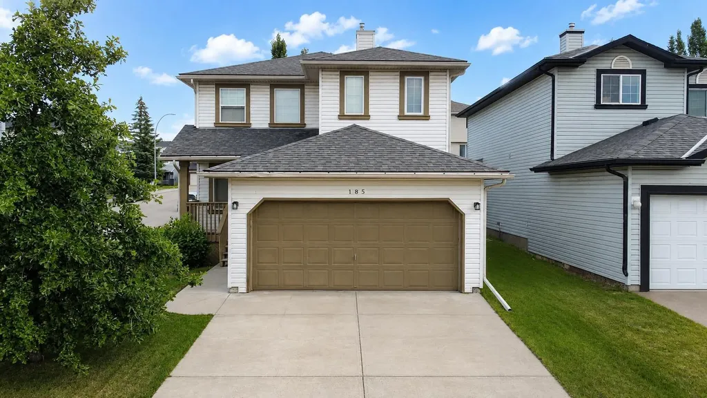 185 Tuscarora Close NW Calgary AB T3L 2E3