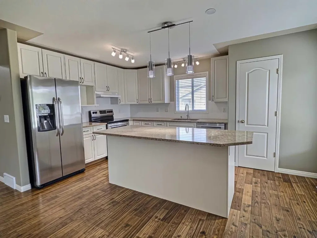 185 Tuscarora Close NW Calgary AB T3L 2E3