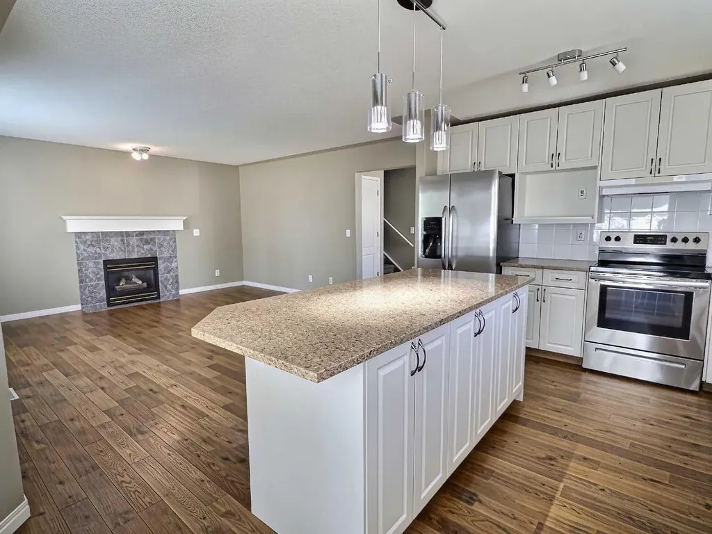 185 Tuscarora Close NW Calgary AB T3L 2E3