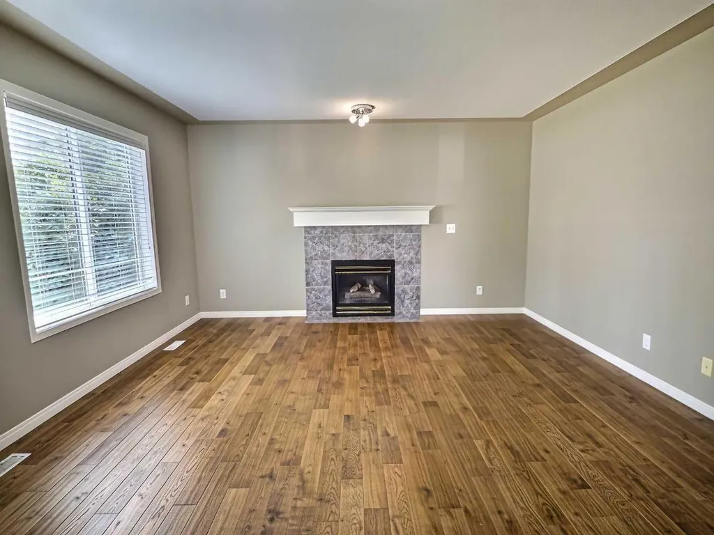 185 Tuscarora Close NW Calgary AB T3L 2E3