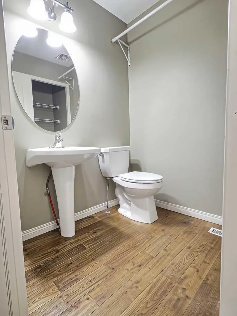185 Tuscarora Close NW Calgary AB T3L 2E3