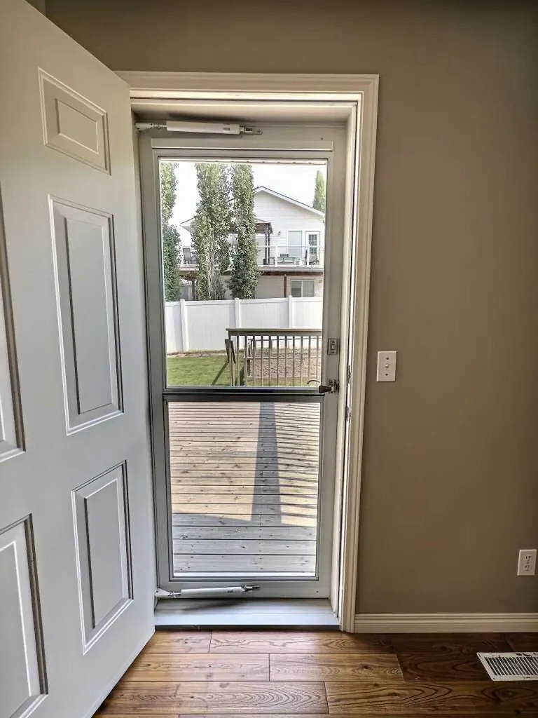 185 Tuscarora Close NW Calgary AB T3L 2E3