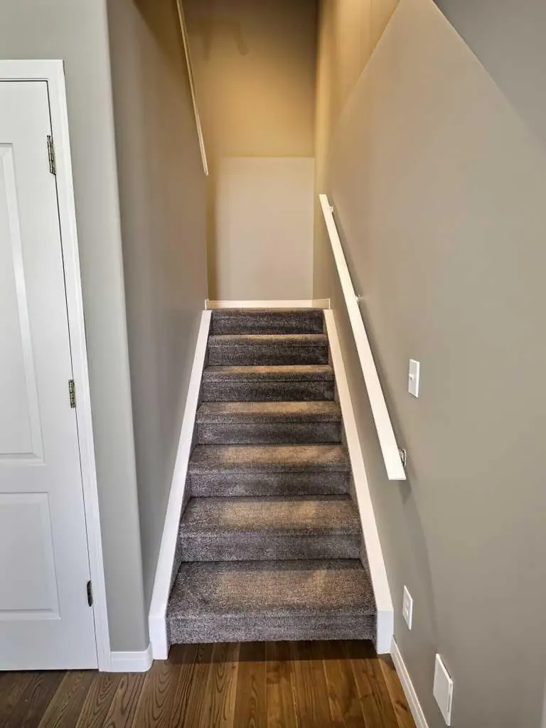 185 Tuscarora Close NW Calgary AB T3L 2E3