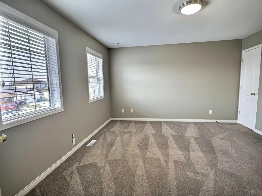 185 Tuscarora Close NW Calgary AB T3L 2E3