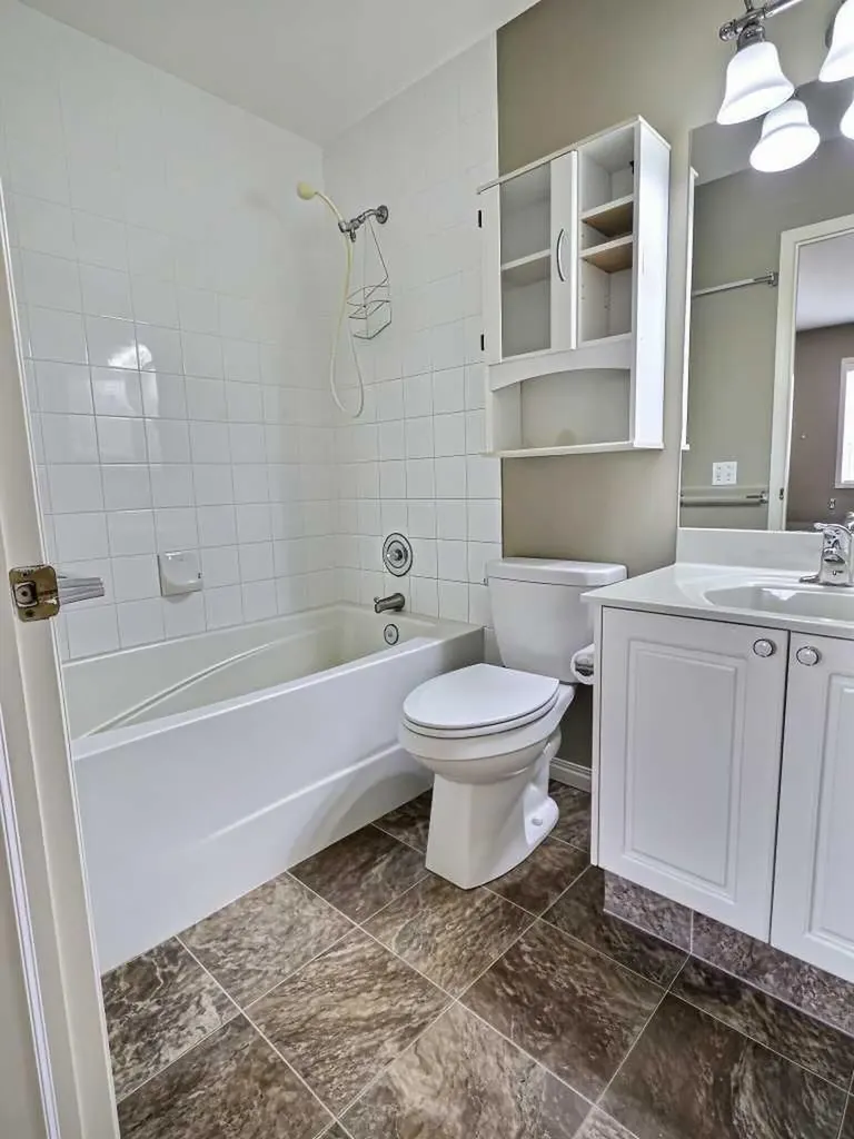 185 Tuscarora Close NW Calgary AB T3L 2E3