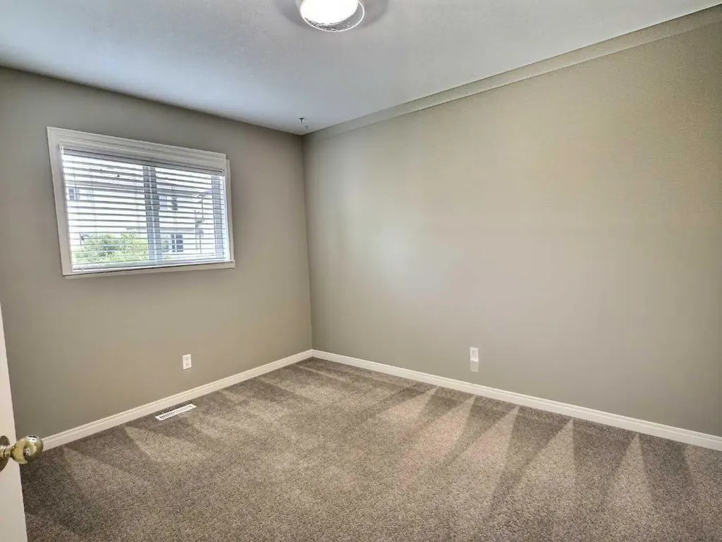 185 Tuscarora Close NW Calgary AB T3L 2E3