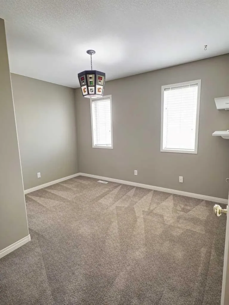 185 Tuscarora Close NW Calgary AB T3L 2E3